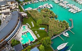 Hotel Silverine Lake Resort